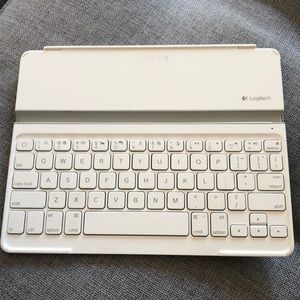 Logitech Magnet Clip on Keyboard